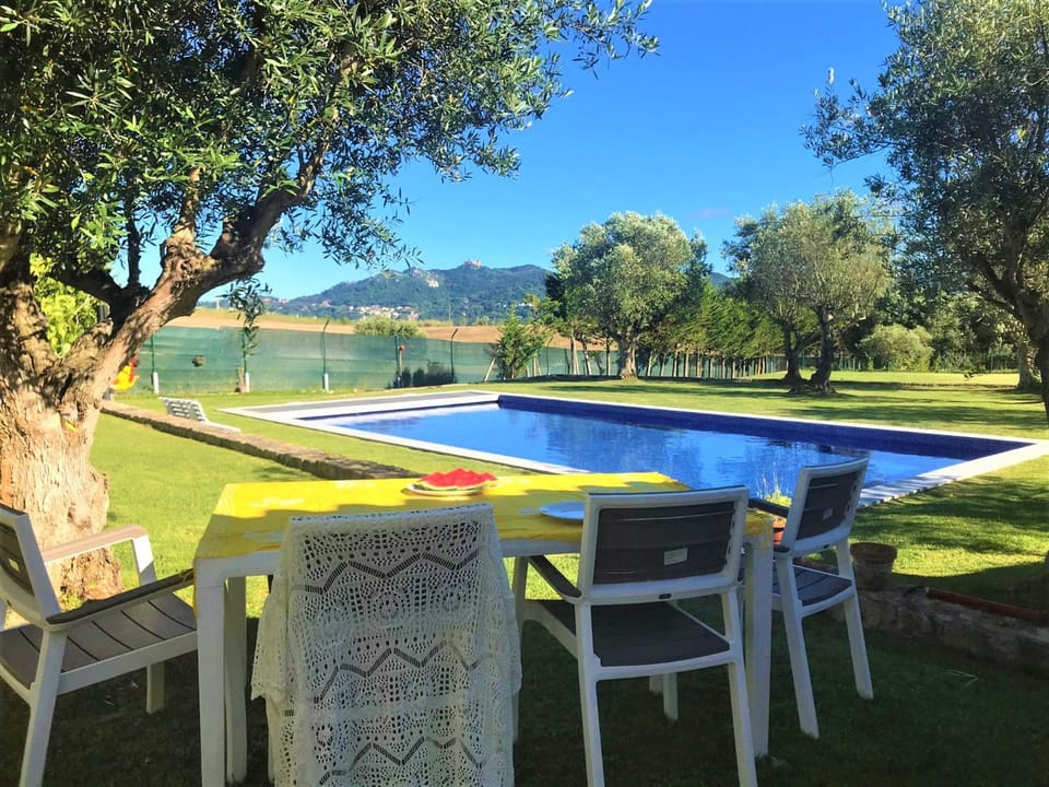 Natural landscape, Dining area, Mountain view, Pool view, Swimming pool, sunbed