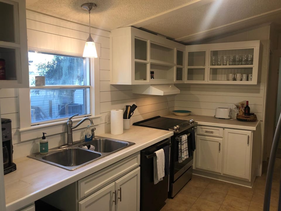 Beaufort SC New Renovation, Close to Parris Island, Historic Downtown, Beautiful Beaches, Sleeps 8 House in Beaufort