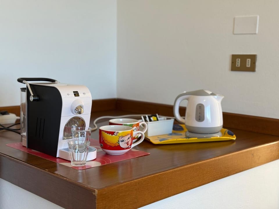Coffee/tea facilities, kitchen