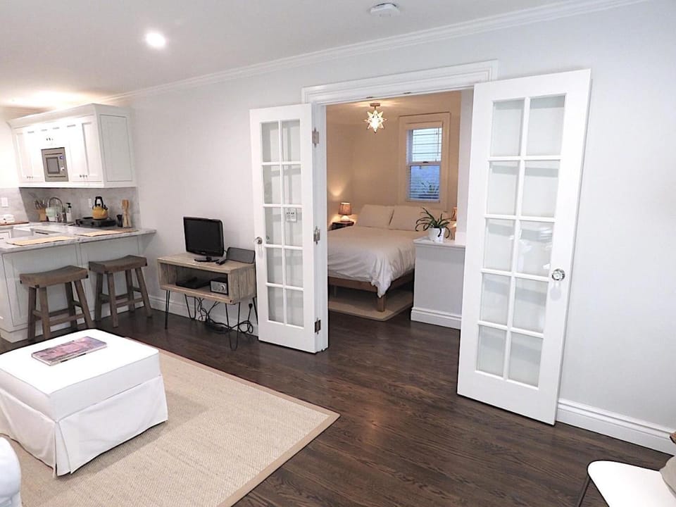 TV and multimedia, Kitchen or kitchenette, Living room, Bedroom, minibar