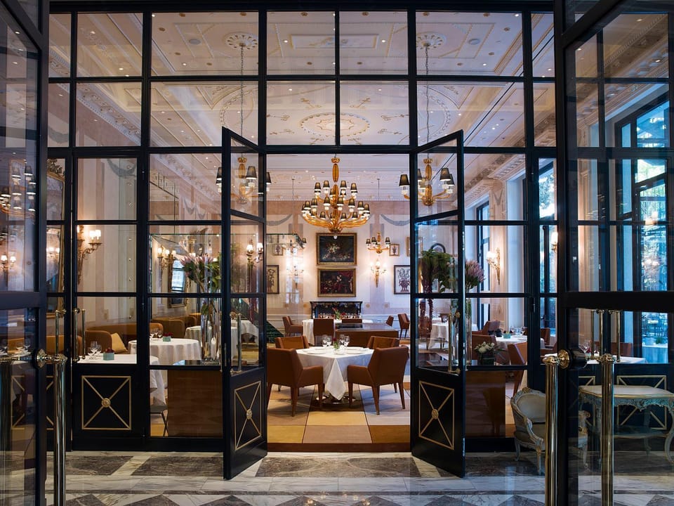 Restaurant/places to eat, Facade/entrance