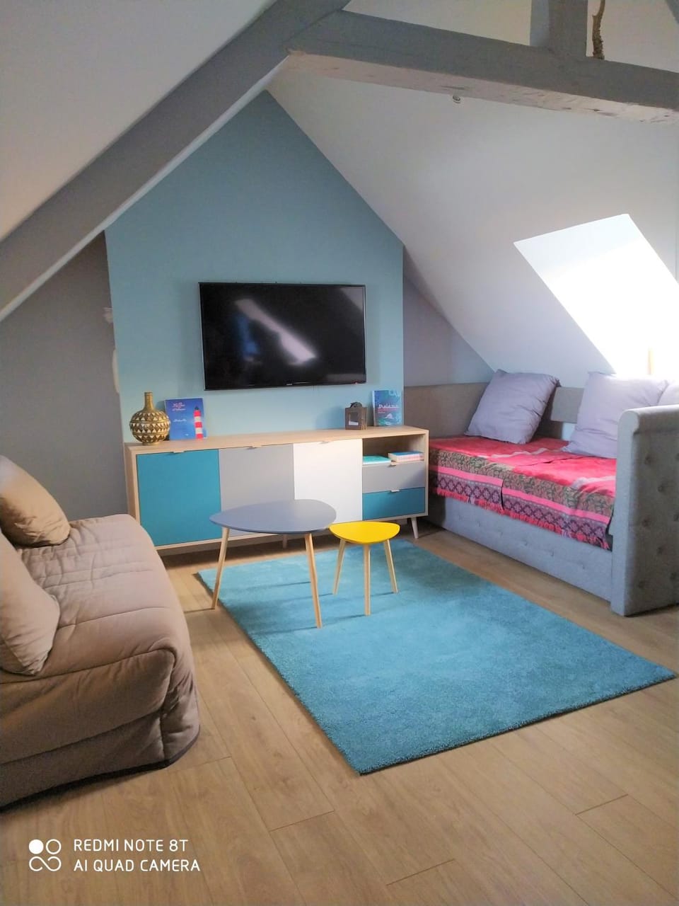 Living room, Photo of the whole room