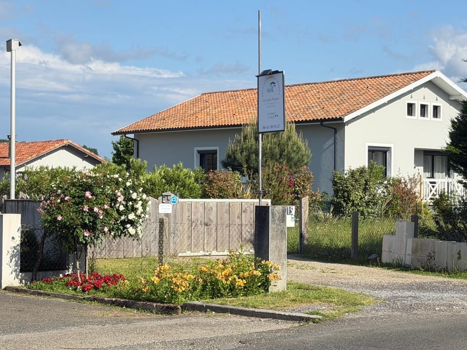 Les logis d'argent Studio indépendant Parking Entrée autonome Linge de Lit et Serviettes Wifi fibre TV connectée Apartment in Mimizan
