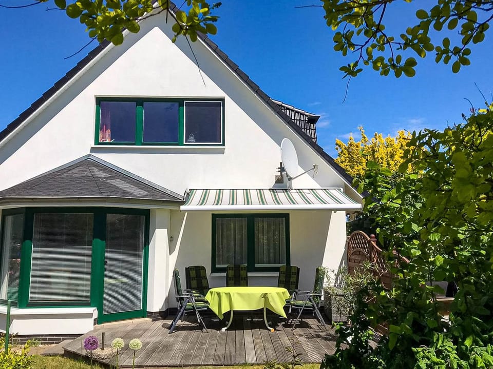 Property building, BBQ facilities, Balcony/Terrace