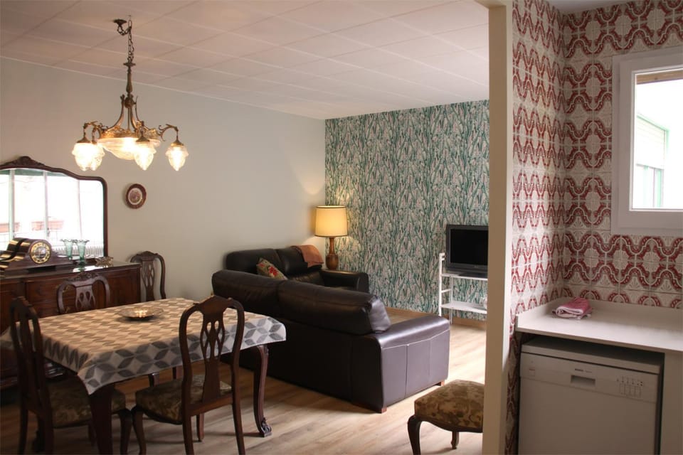 Kitchen or kitchenette, Living room