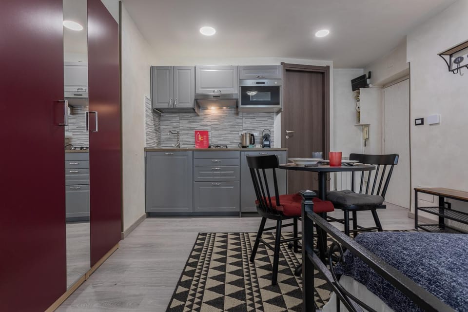 Kitchen or kitchenette, Living room, Seating area, Dining area, stove