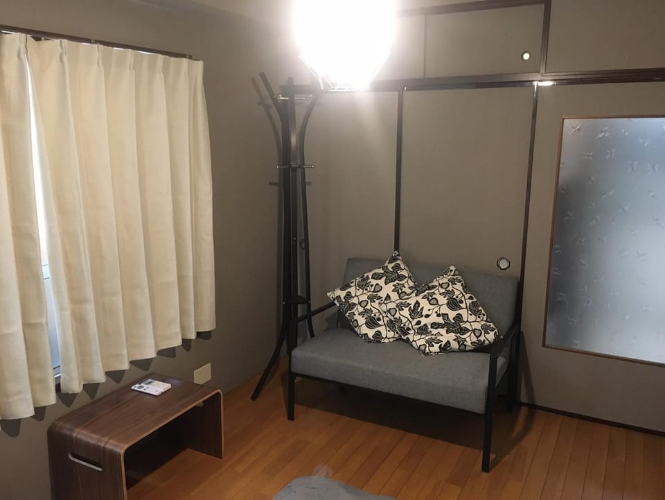 Photo of the whole room, Decorative detail