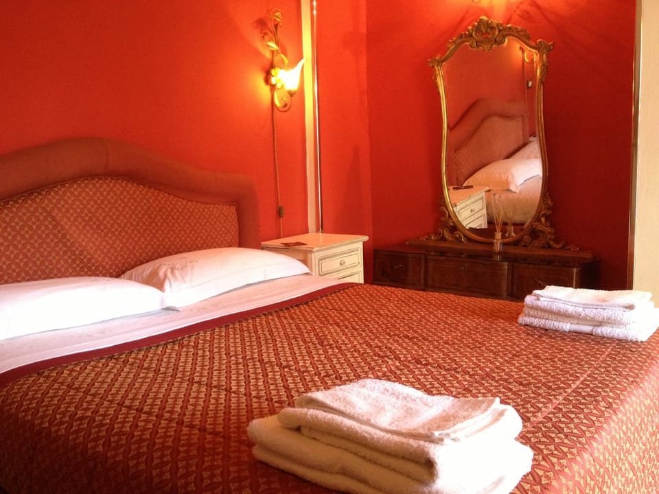 Bed, Photo of the whole room