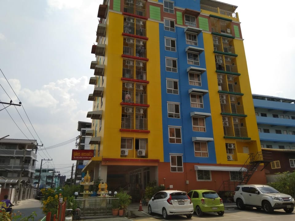 Property building, Nearby landmark, Neighbourhood