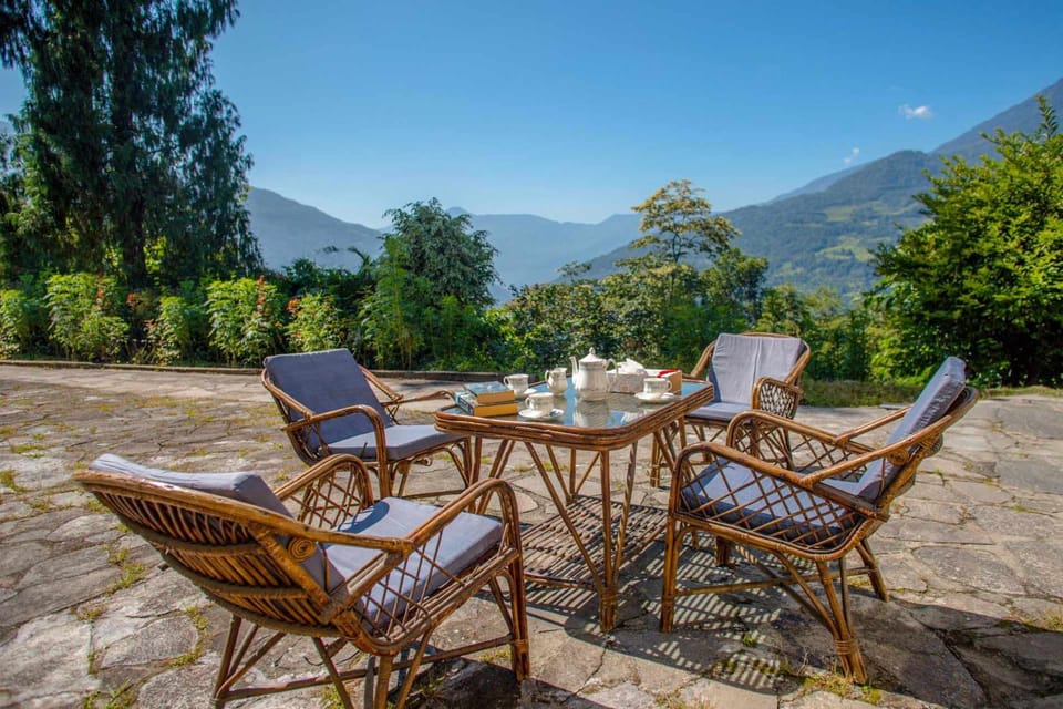 Seating area, Breakfast
