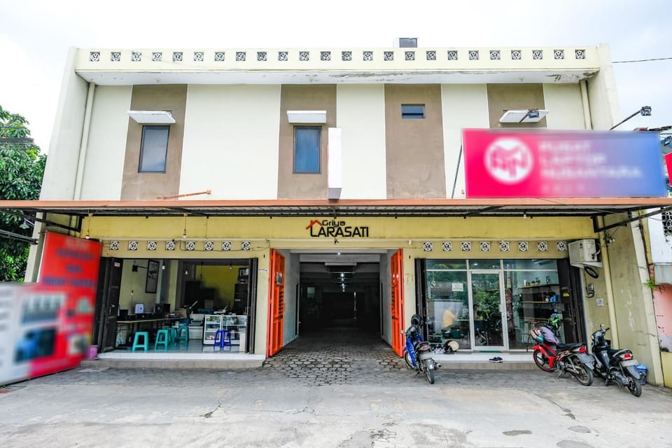 Facade/entrance