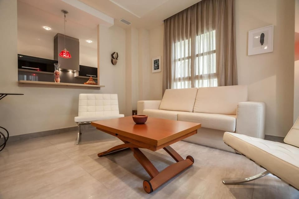 Kitchen or kitchenette, Living room