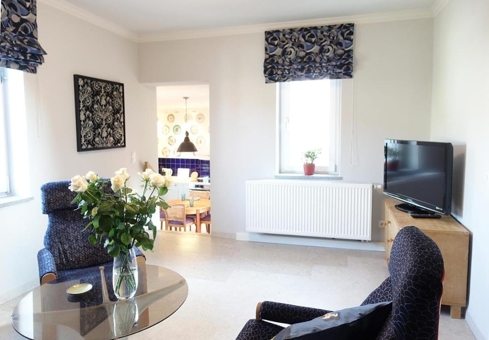 Communal lounge/ TV room, TV and multimedia, Living room, Seating area