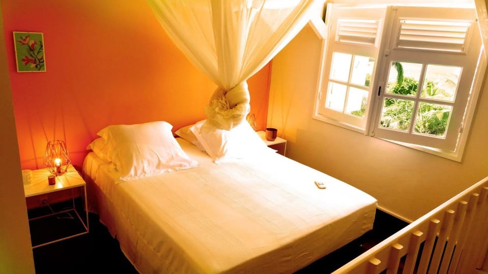 Bed, Bedroom, air conditioner
