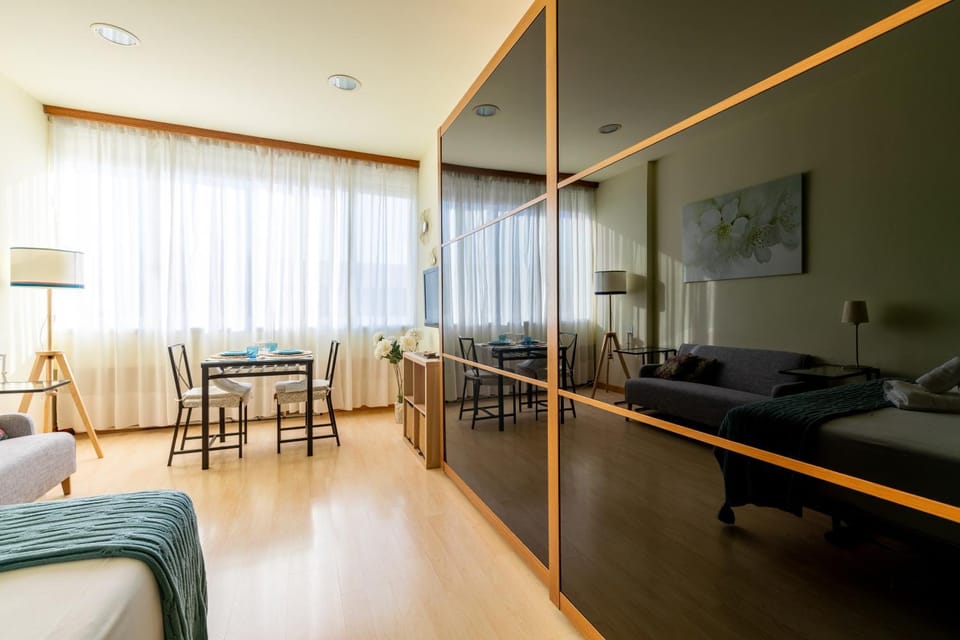 Bed, TV and multimedia, Living room, Dining area, Bedroom