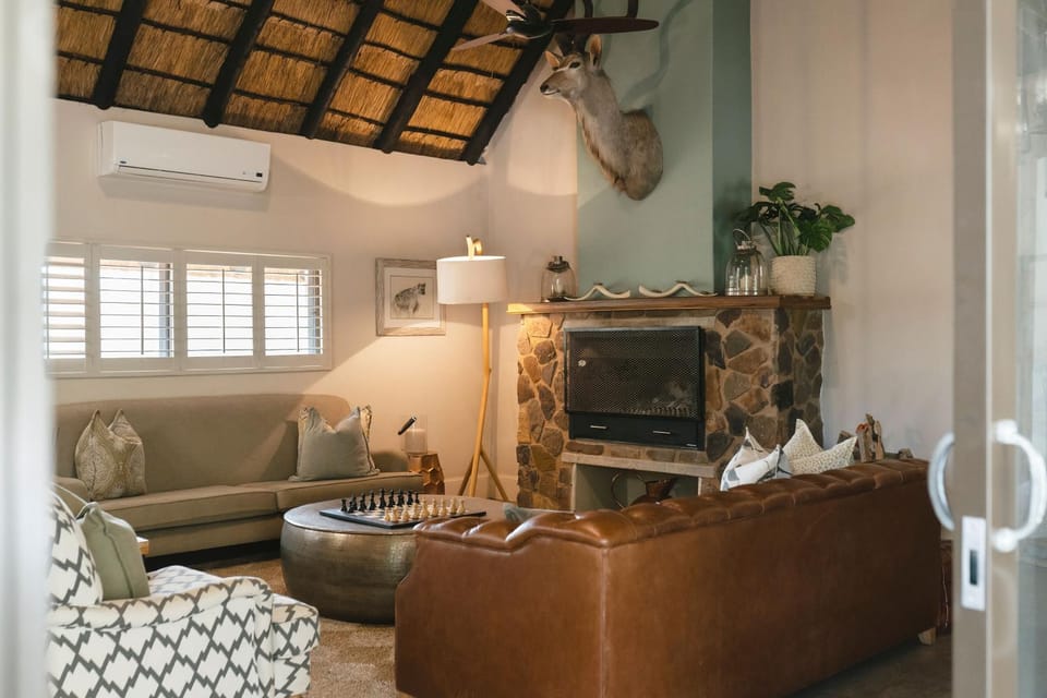 Living room, Seating area, air conditioner