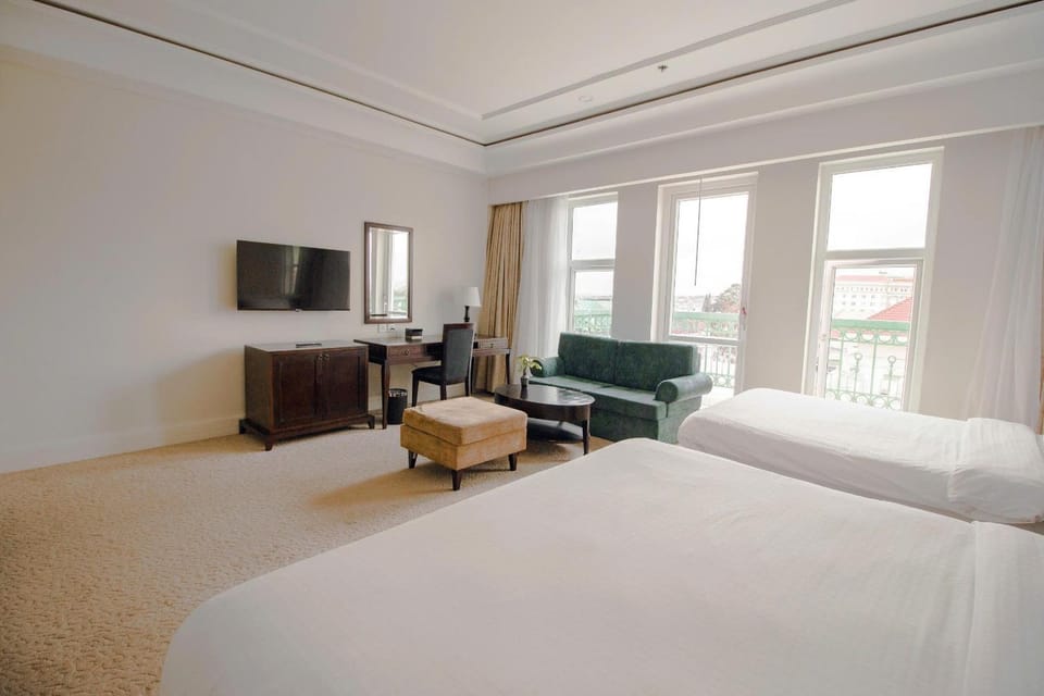 Bed, TV and multimedia, Bedroom