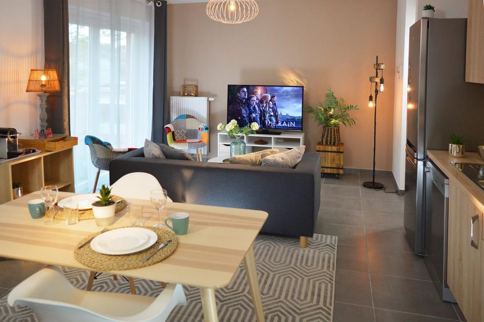 TV and multimedia, Living room, Dining area