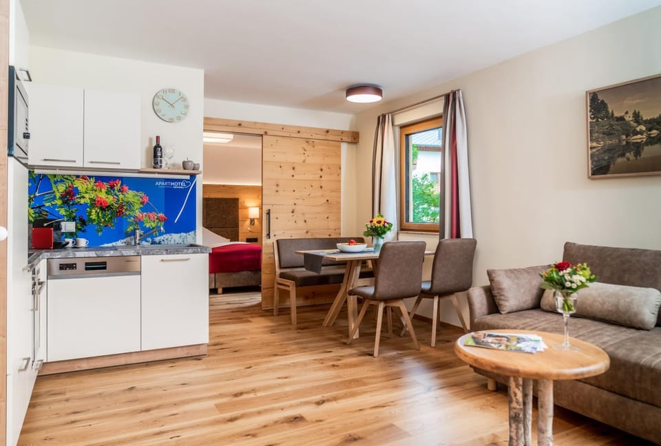 Kitchen or kitchenette, Living room, Seating area, Dining area