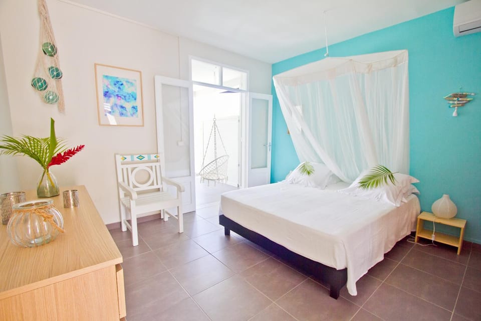 Bed, Photo of the whole room, Bedroom, towels, air conditioner