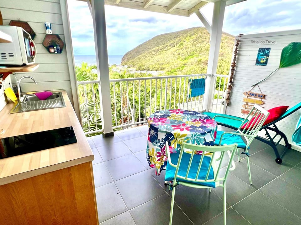Balcony/Terrace, Kitchen or kitchenette, Dining area, Landmark view, Mountain view, Pool view, Sea view