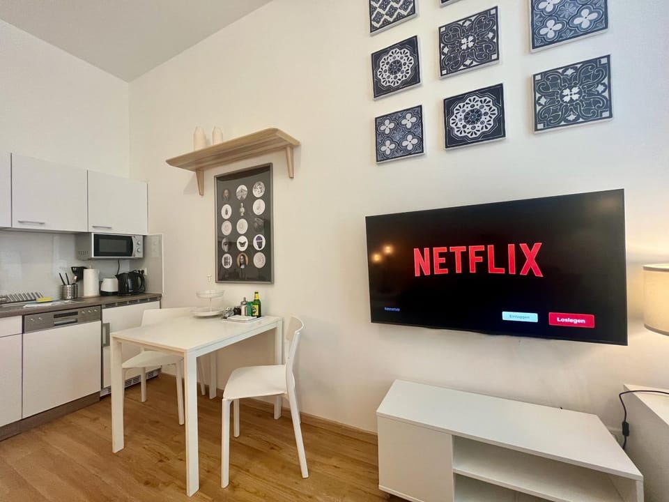 TV and multimedia, Kitchen or kitchenette, Dining area