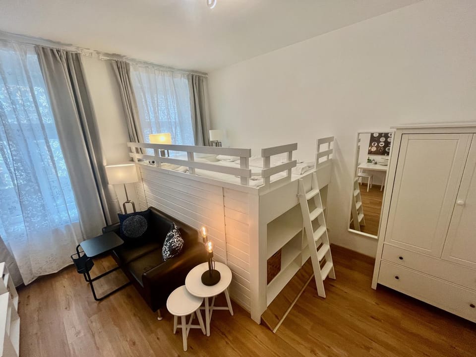 Bed, Photo of the whole room, bunk bed