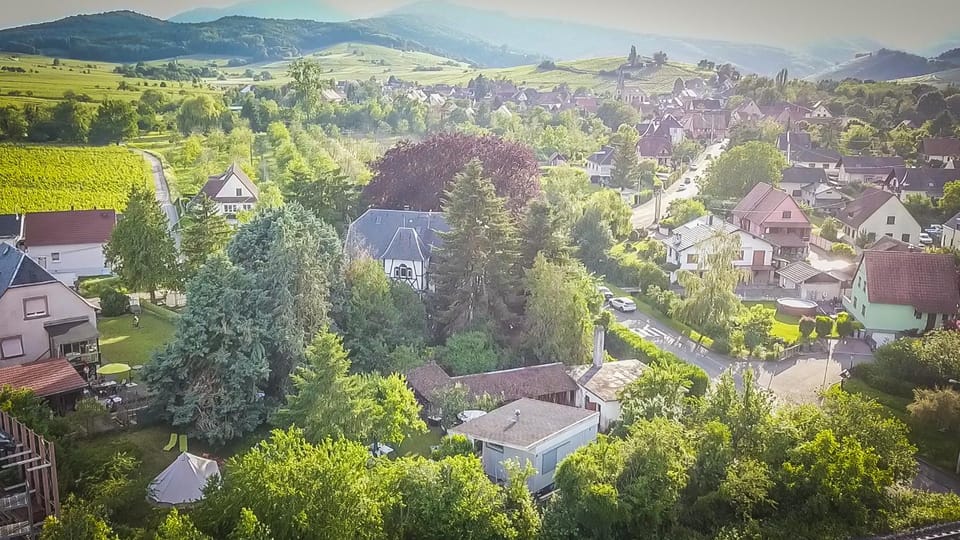 Property building, Nearby landmark, Spring, Day, Neighbourhood, Natural landscape, Bird's eye view, Mountain view
