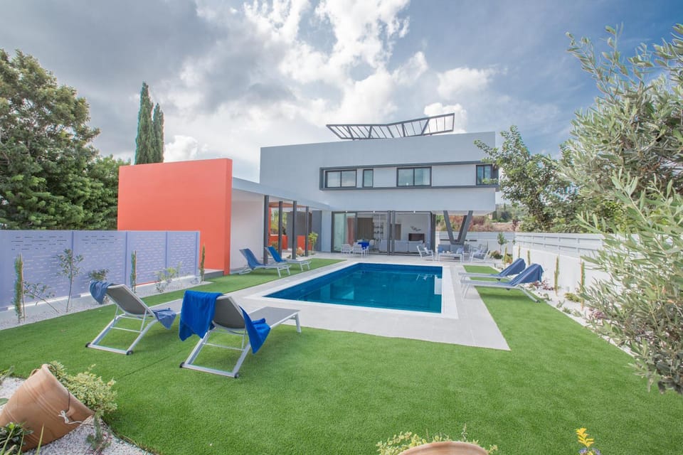 Garden, Seating area, Swimming pool
