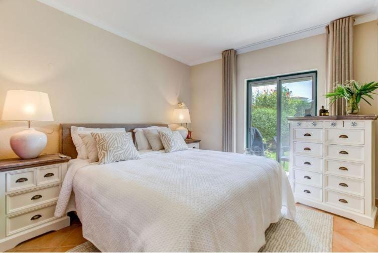 Bedroom, air conditioner, air conditioner