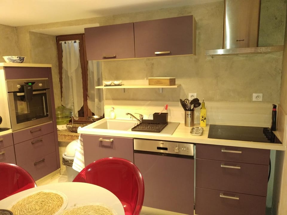 Kitchen or kitchenette, dishwasher, oven, stove
