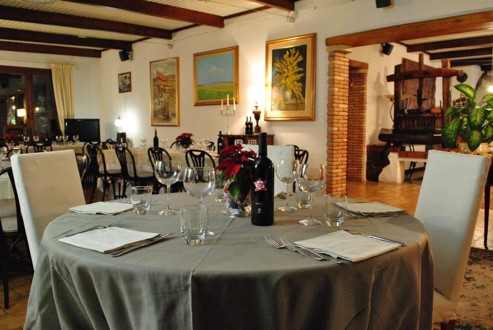 Restaurant/places to eat, Night, Winter, Decorative detail, On site