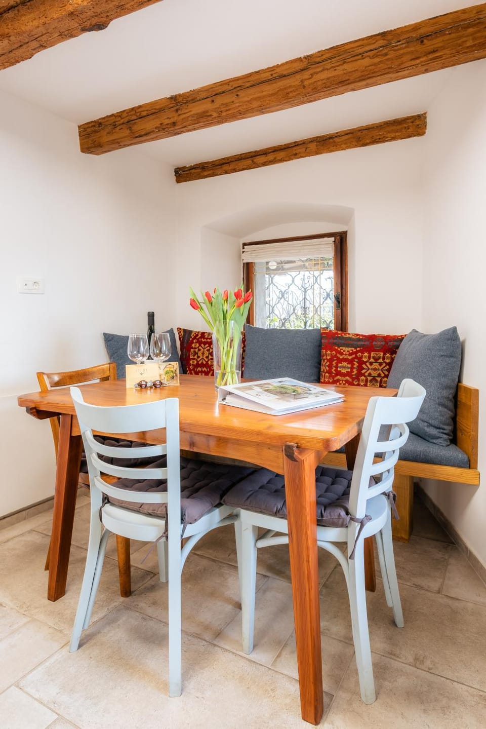Seating area, Dining area