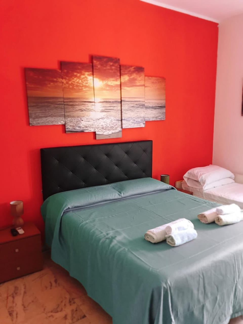 Bed, Photo of the whole room, Bedroom, towels