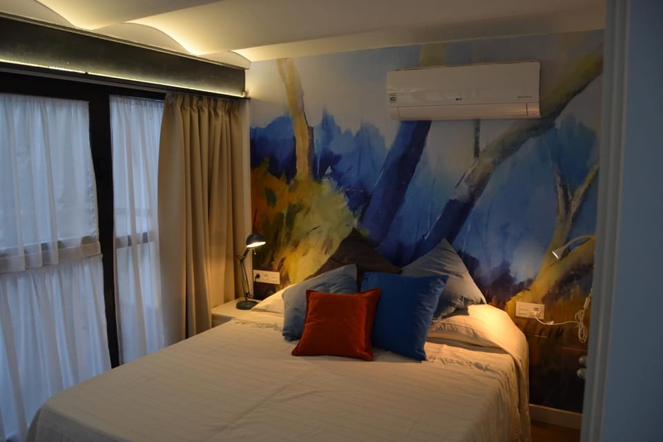 Photo of the whole room, Bedroom