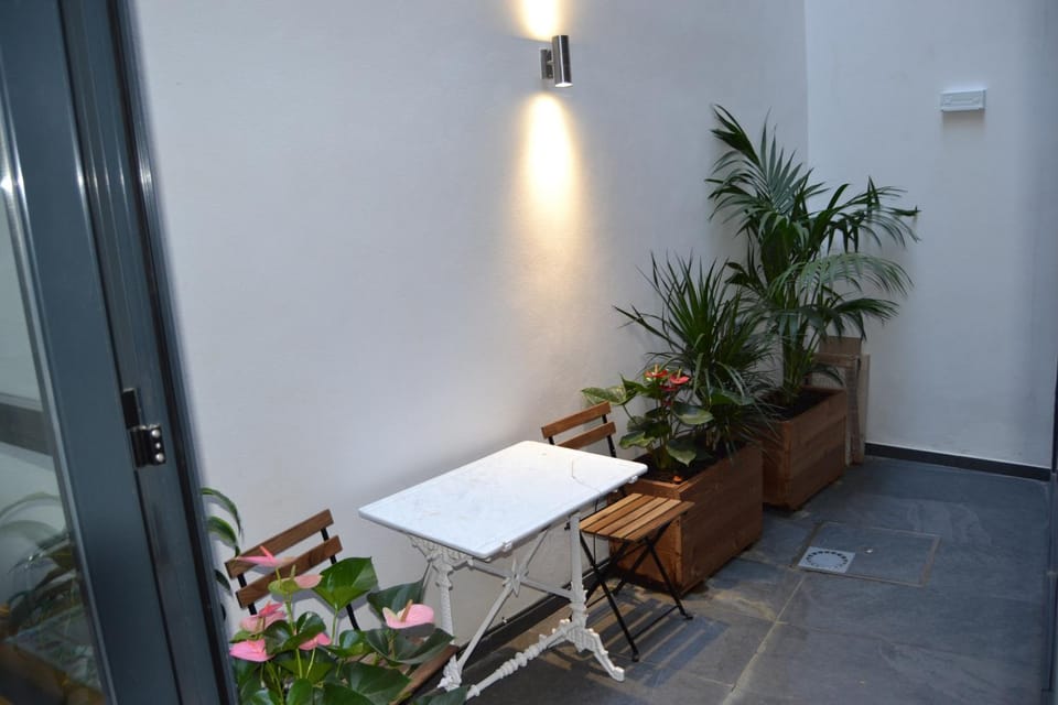 Photo of the whole room, Decorative detail