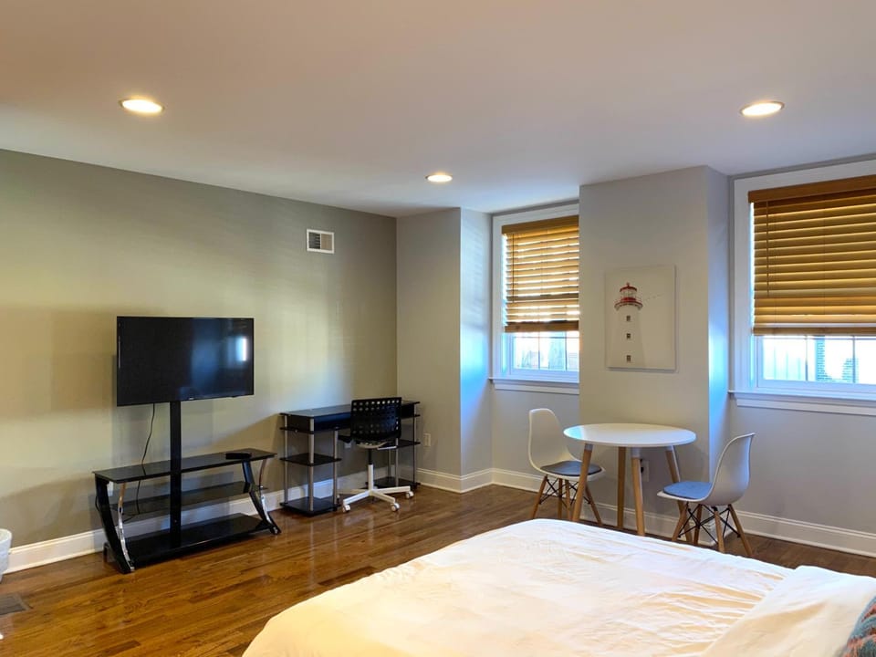 TV and multimedia, Seating area