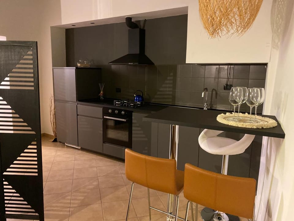 Kitchen or kitchenette, Seating area, Dining area, Communal kitchen