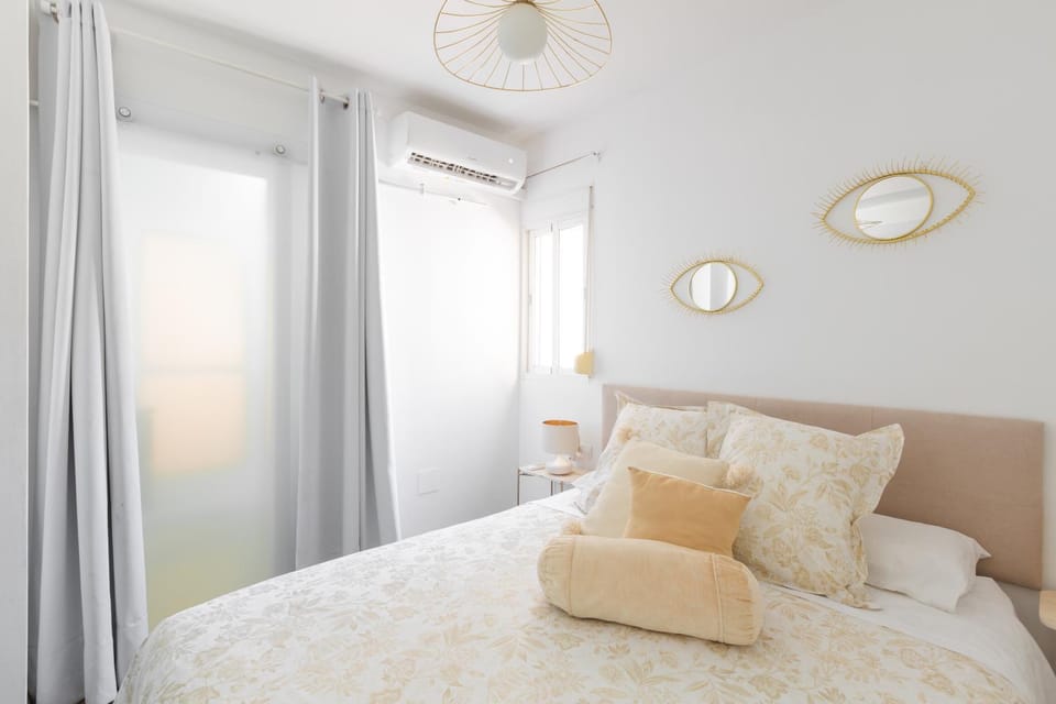 Bed, Photo of the whole room, Bedroom, towels, air conditioner