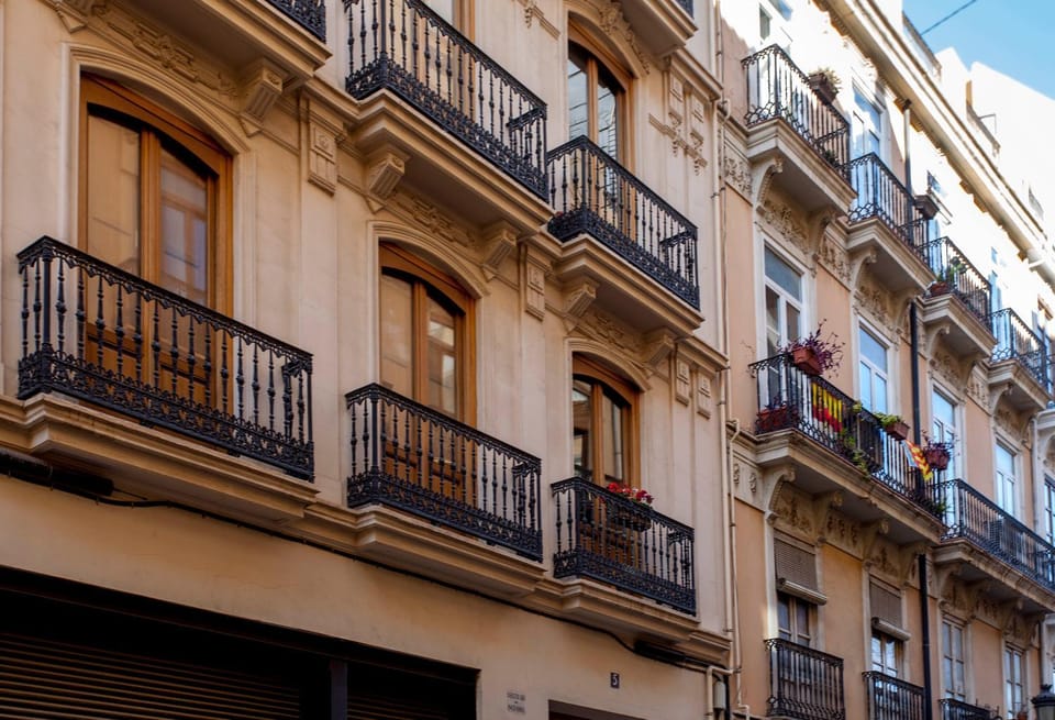 Property building, Neighbourhood, Balcony/Terrace, Street view