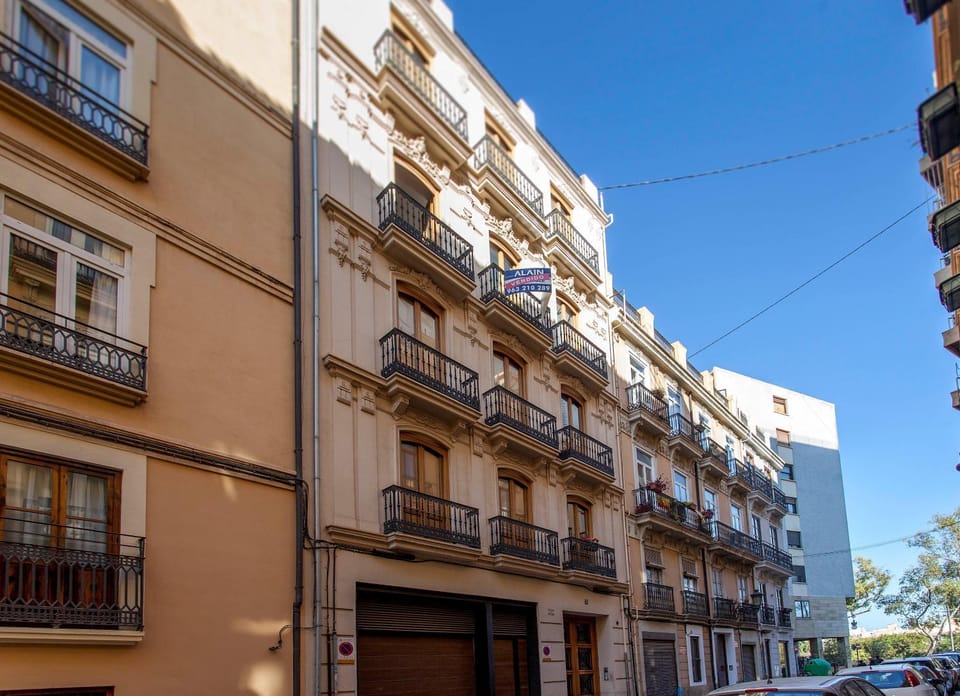 Property building, Neighbourhood