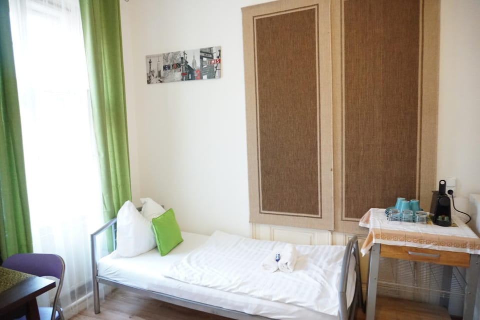Contactless Check-In Room4You Währing Vacation rental in Vienna