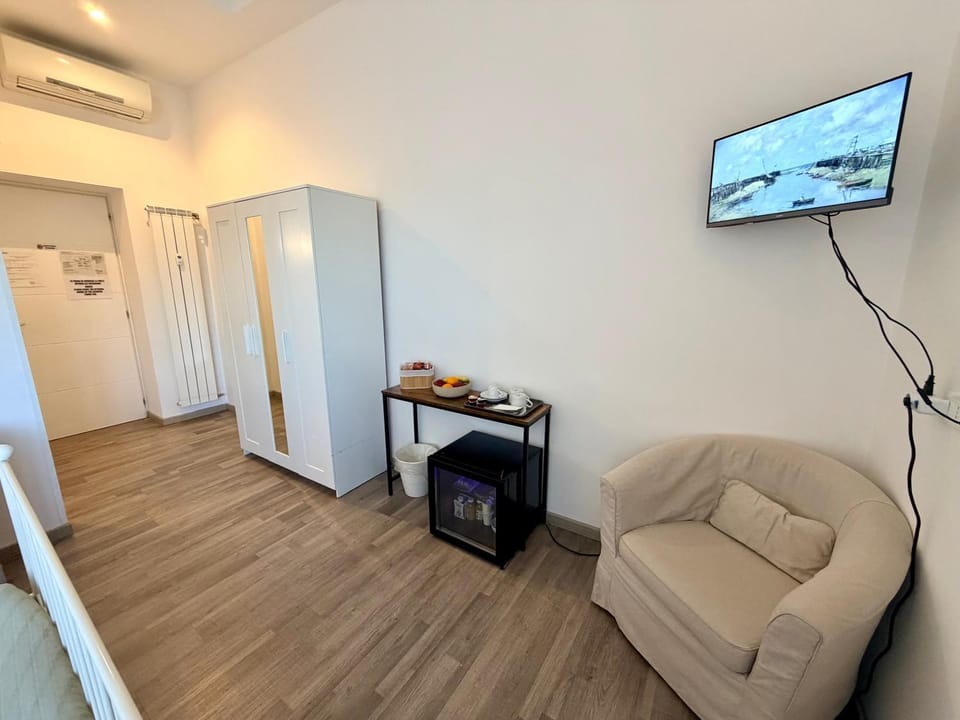 TV and multimedia, Photo of the whole room, Breakfast, wardrobe, air conditioner