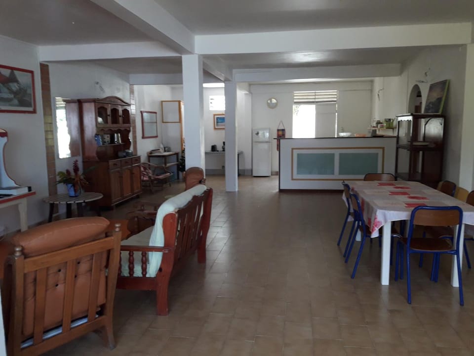 Living room, Lounge or bar, Seating area, Dining area