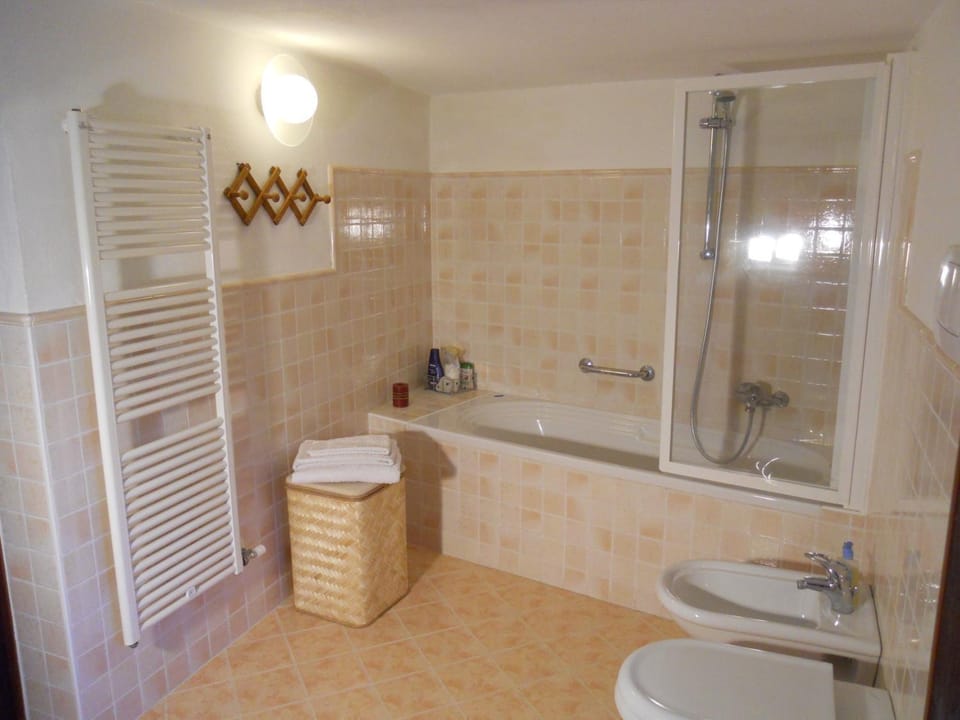 Bathroom, Bath, towels