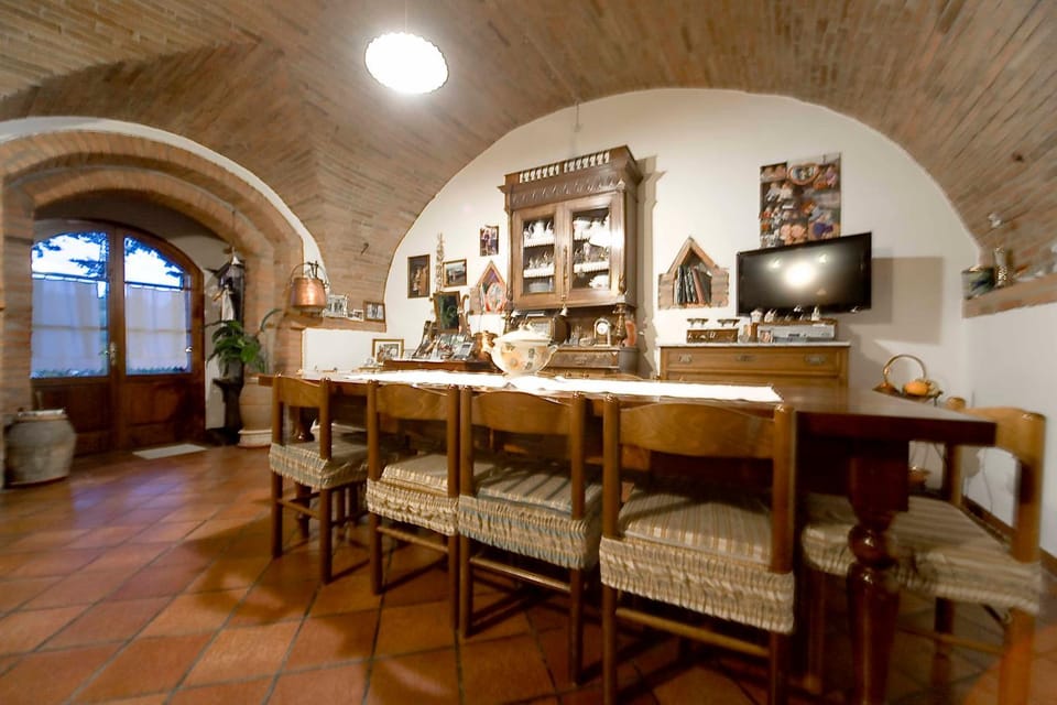 Day, Dining area