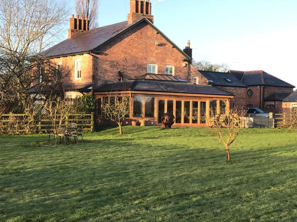 Hollies Farm B&B Bed and Breakfast in Wales