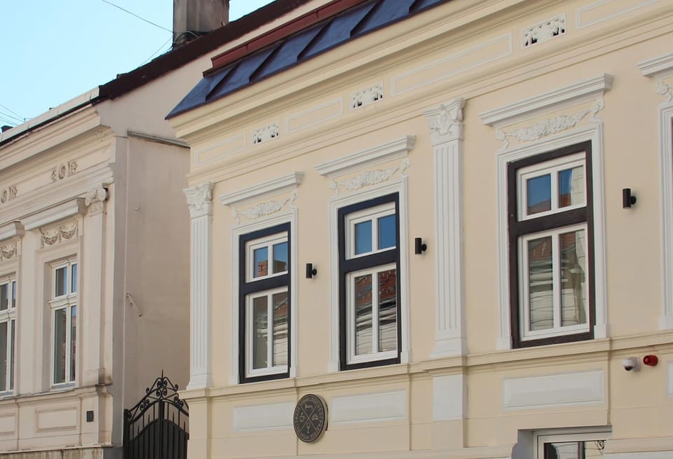 Property building, Facade/entrance