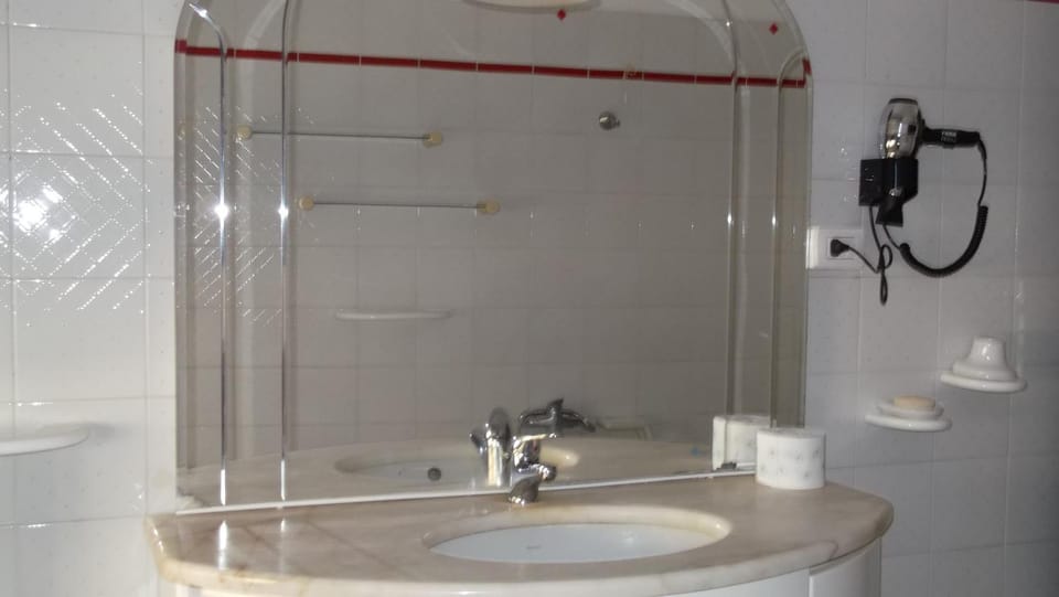 Bathroom, Street view, Family