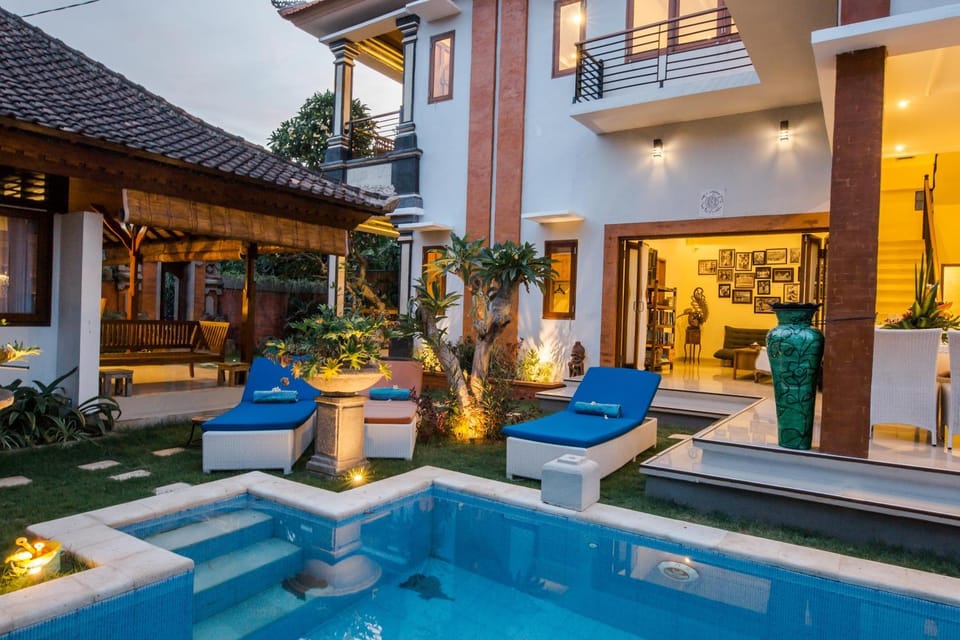 Property building, Garden, Pool view, sunbed